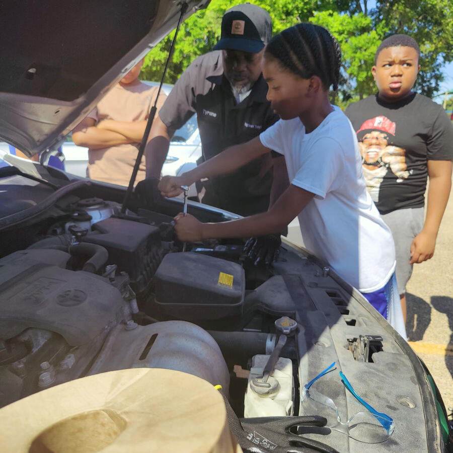 Hands-on training Still Bigg Brothers